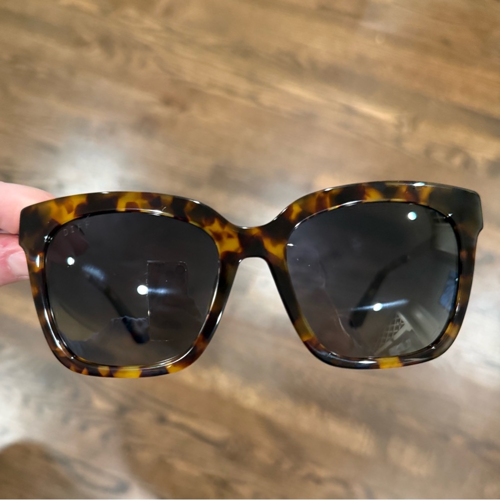 NWT Brown Tortoiseshell Sunglasses